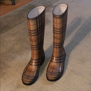 burberry matte rain boots. European size 38